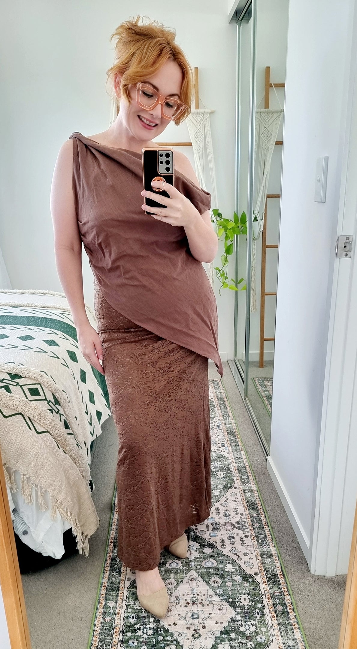 Tegan wearing the Terra Set in Chocolate by By Frankie. The one-shoulder linen top is paired with a coordinating brown lace maxi skirt. Tegan is an AU size 10 and wears the Medium.
