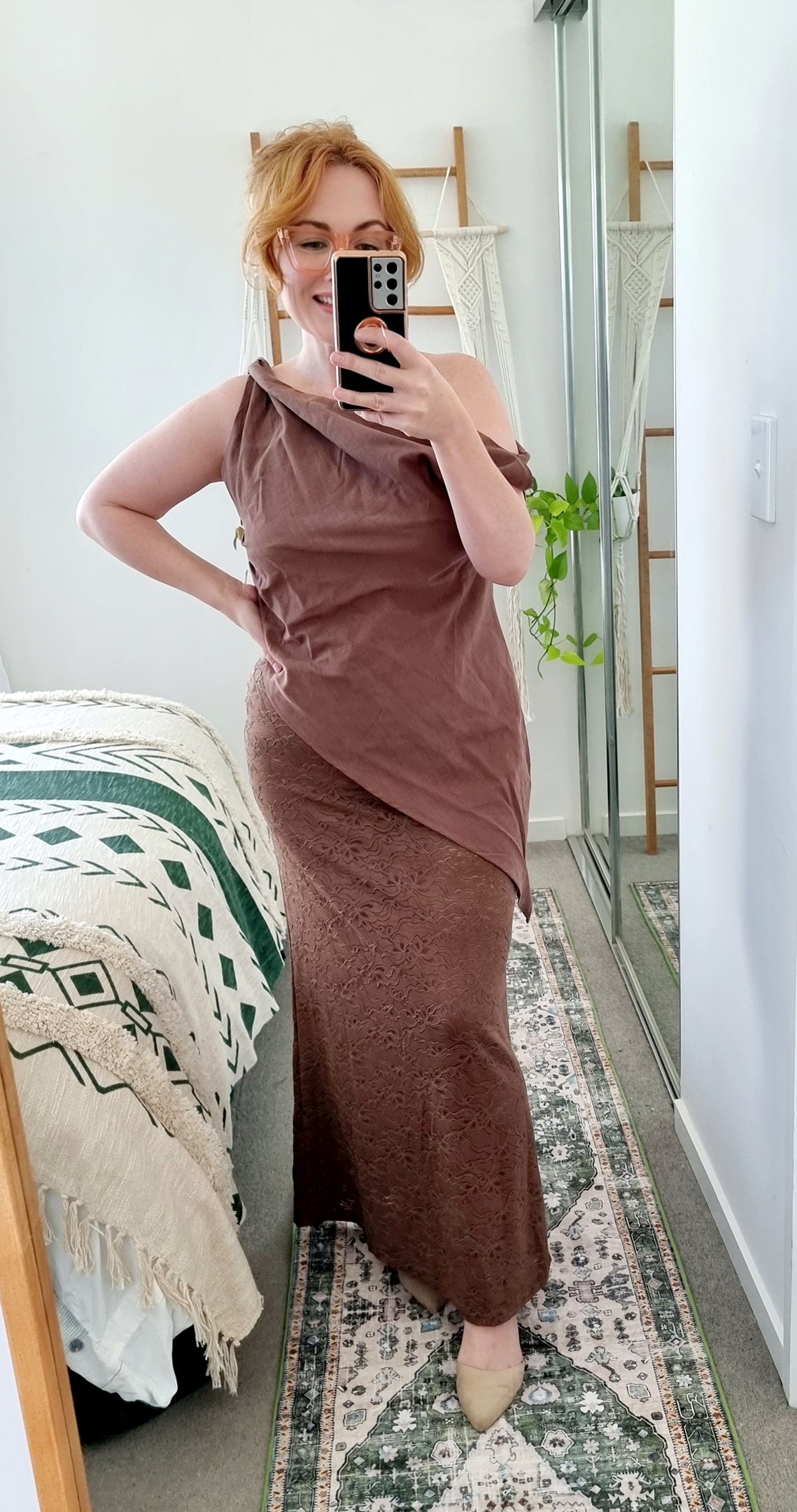 Tegan wearing the Terra Set in Chocolate by By Frankie. The one-shoulder linen top is paired with a coordinating brown lace maxi skirt. Tegan is an AU size 10 and wears the Medium.